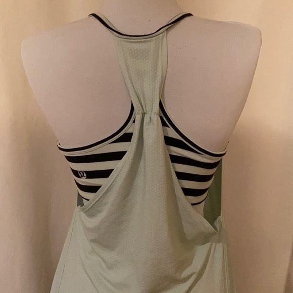 lululemon athletica Tops - Lululemon top w/built-in bra